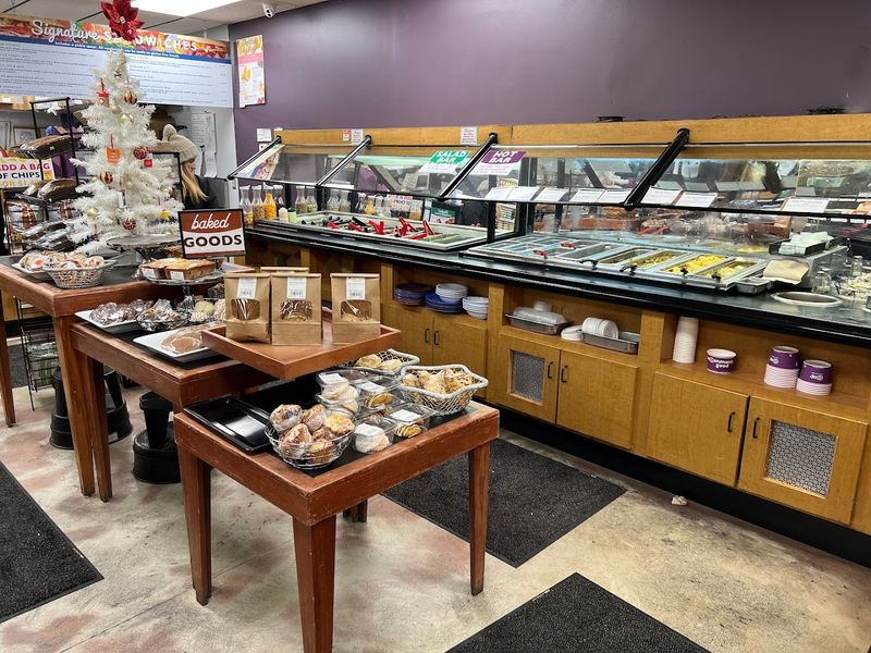 A Hot Bar That Actually Delivers on Flavor