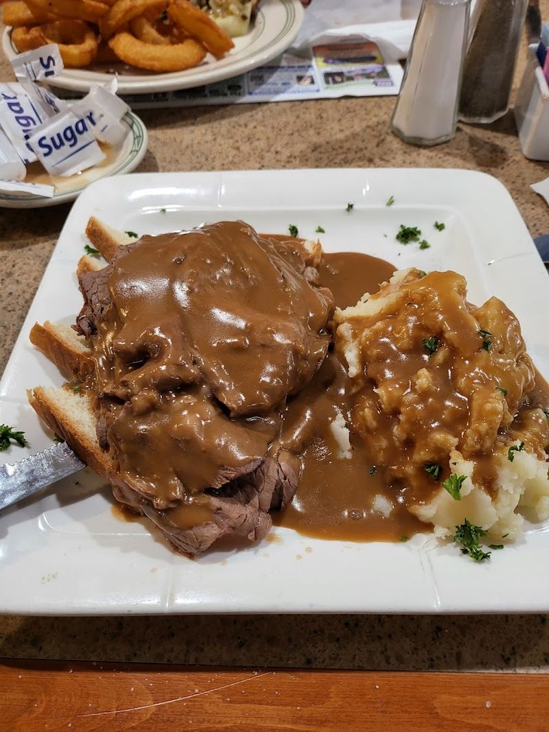 Dinner Plates That Turn a Weeknight Into an Occasion