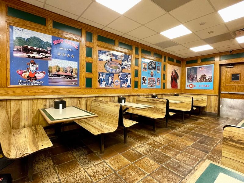 The Atmosphere: Old-School and Genuinely Comfortable