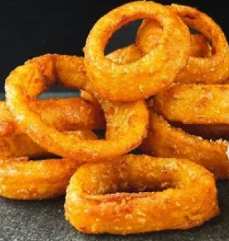 The Iconic Onion Rings and Their Legendary Sauce