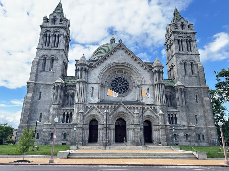 A Cathedral That Rewrites Your Expectations