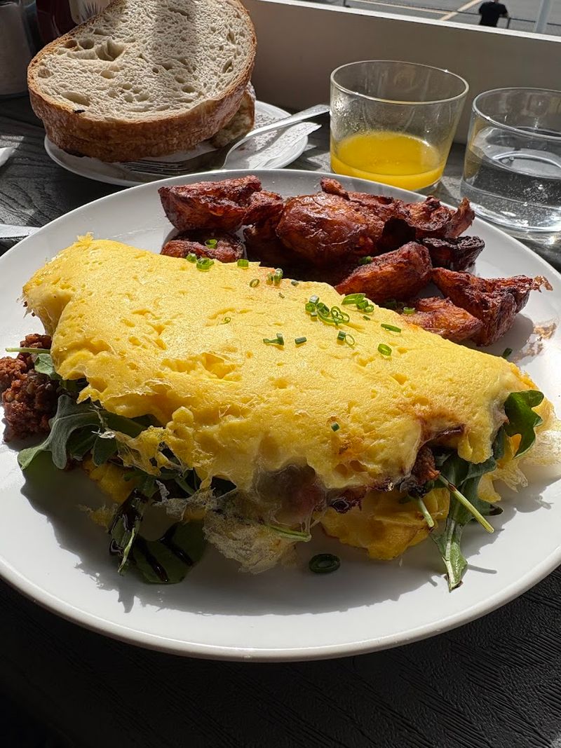 Classic Plates That Match The Fun Location