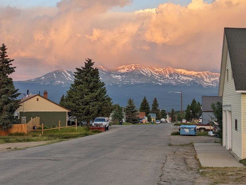 People Who Stay and Build