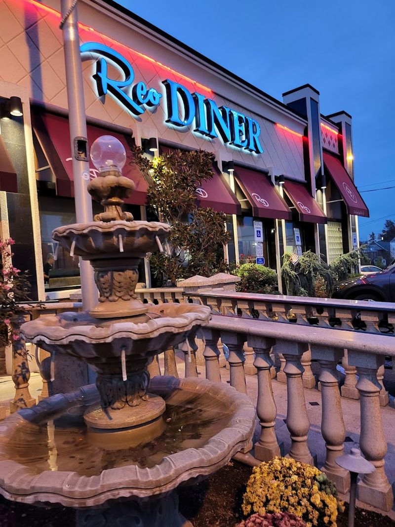 The Atmosphere That Keeps Regulars Coming Back