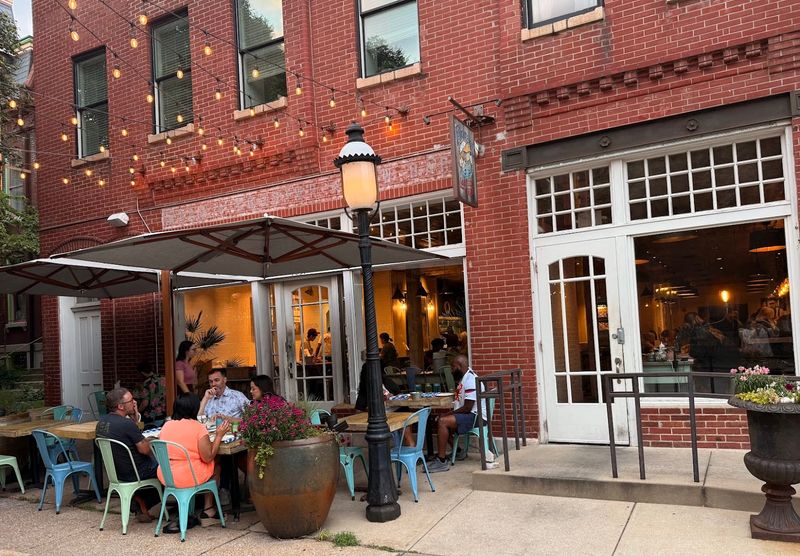 Peacemaker Lobster and Crab, St. Louis