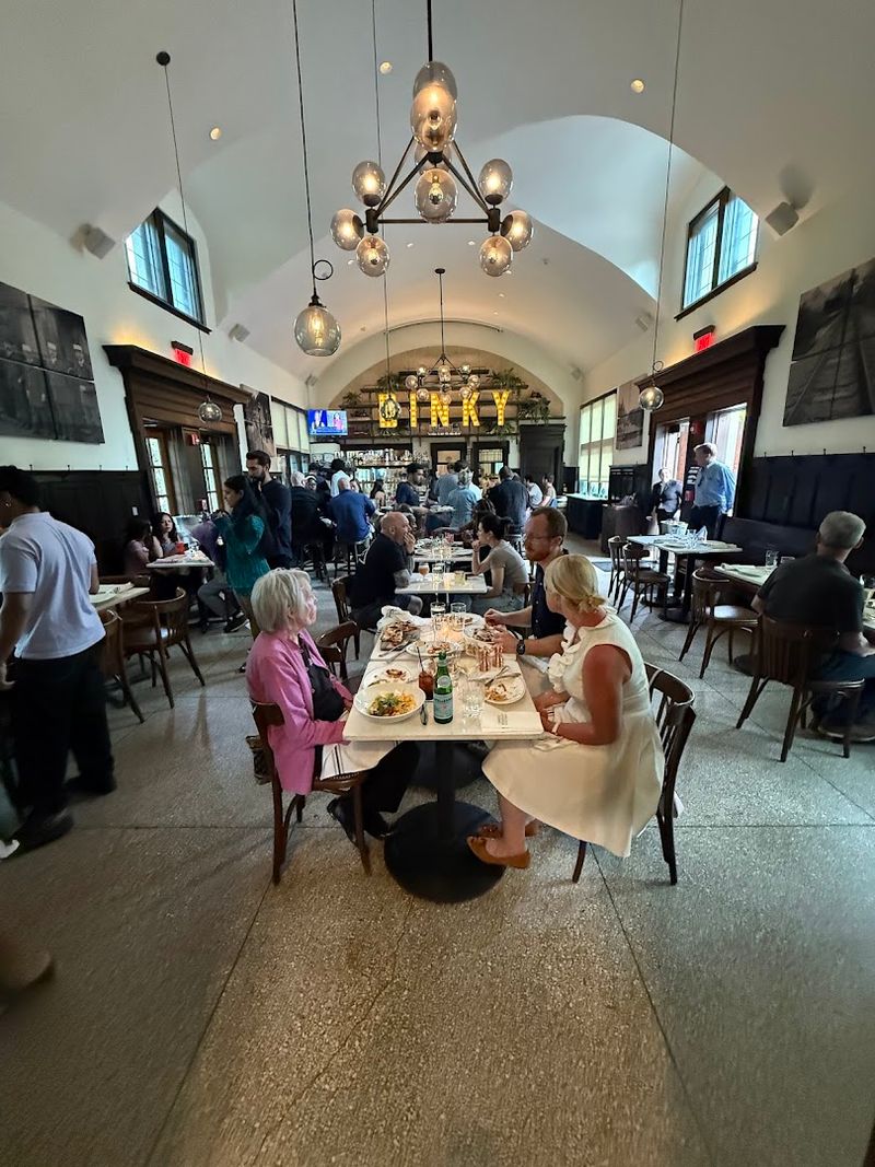 Service That Matches the Warmth of the Space