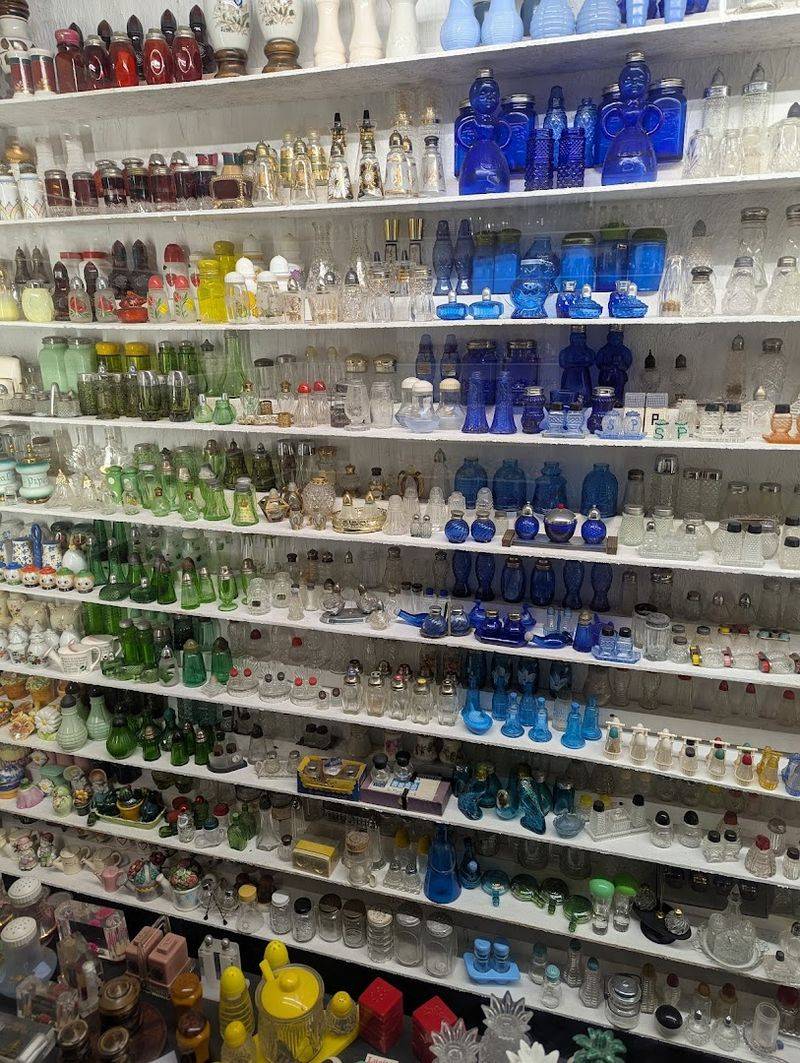 A Scavenger Hunt Through Themed Galleries And Colors