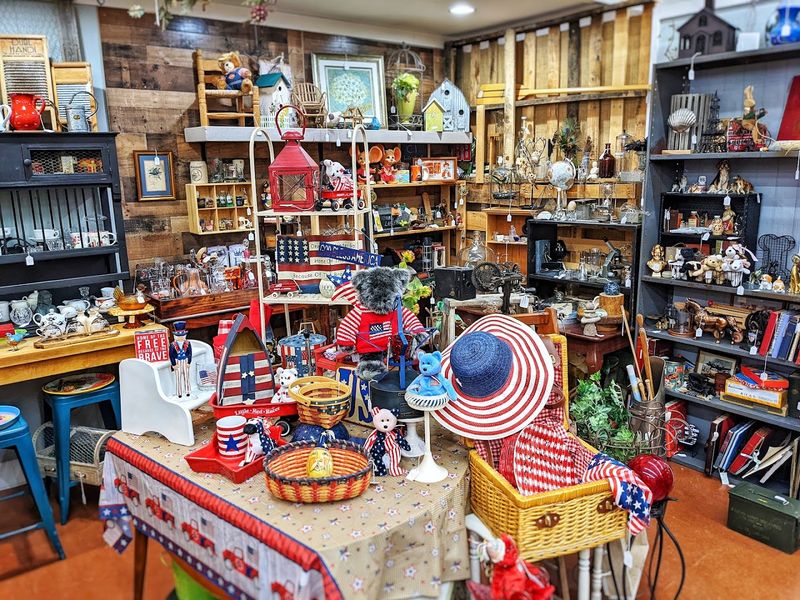 Why This Market Keeps Drawing People Back