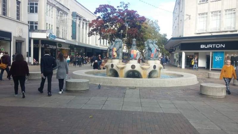 Market Square and the Boutique Shopping Scene