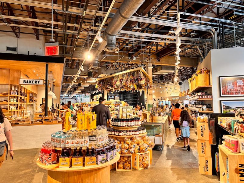 Full-Service Restaurants That Raise The Bar