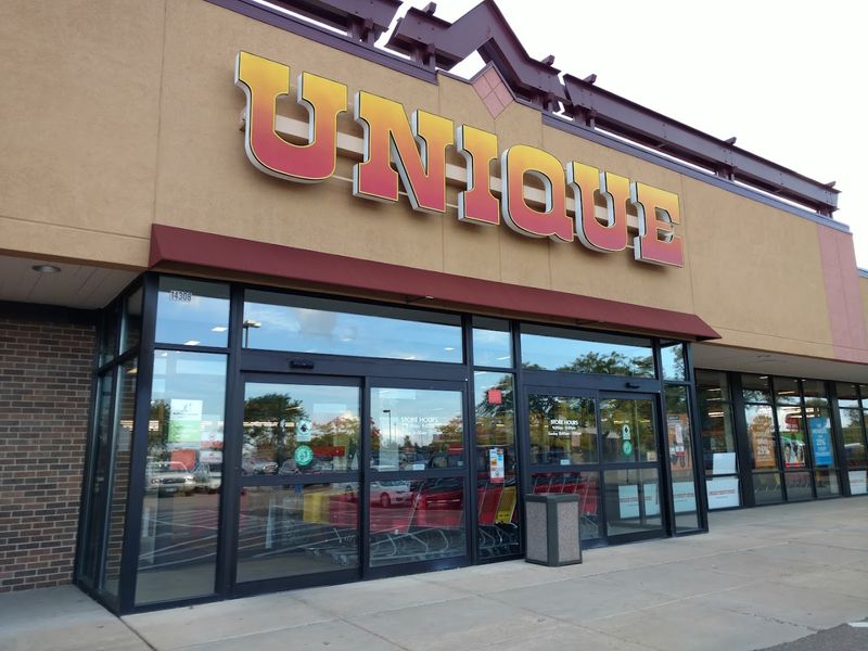 Unique Thrift Store, Burnsville