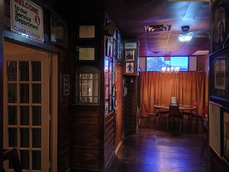 Kendall's Restaurant - Noble