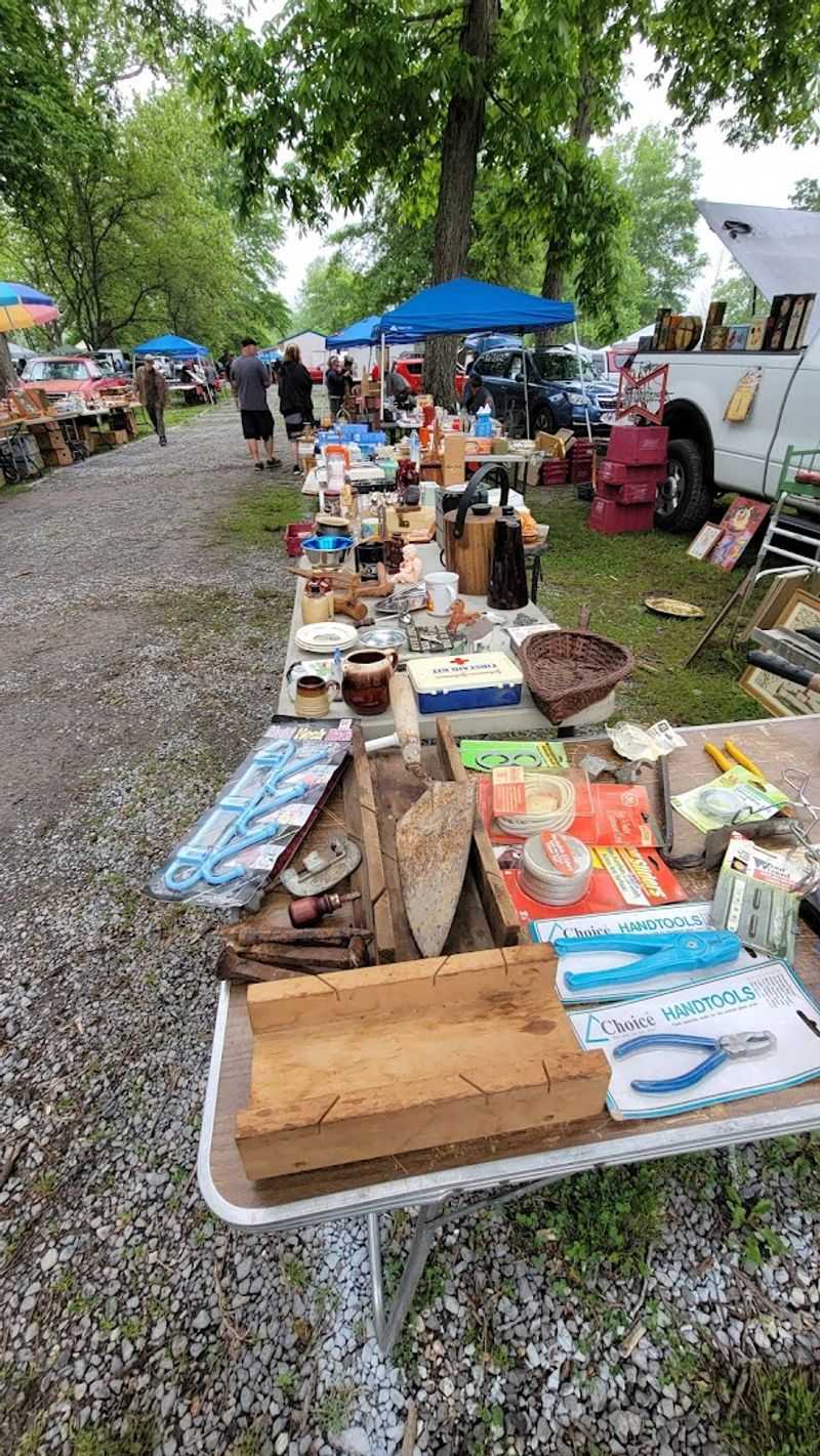 Pence Springs Flea Market