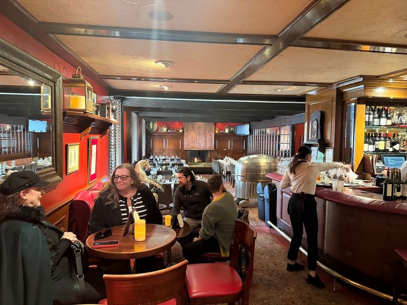 A Dining Room That Still Feels Classic