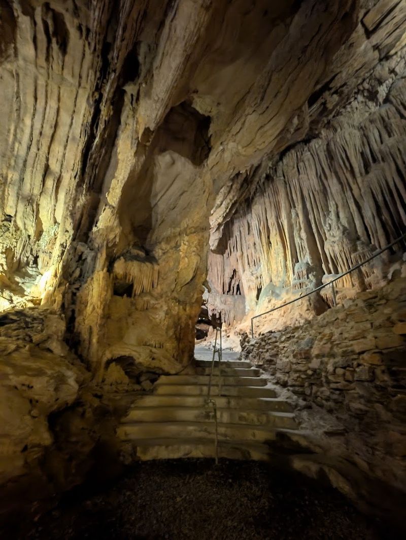 Grand Caverns, Grottoes