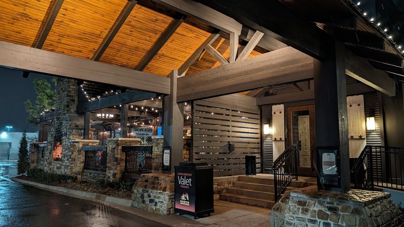 Service That Elevates the Whole Evening