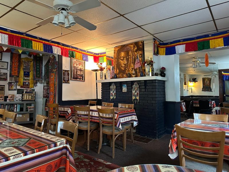 A Cozy Atmosphere Wrapped in Tibetan Culture