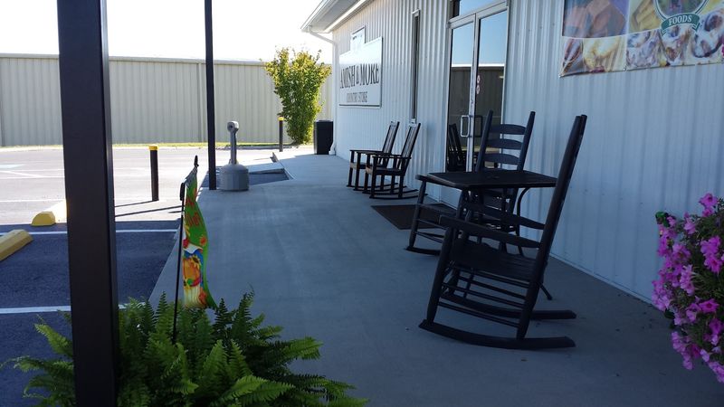 The Atmosphere That Makes You Forget the Clock