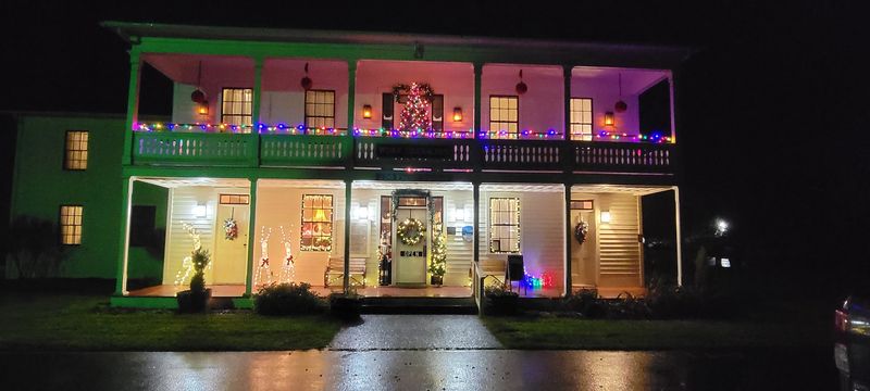 Seasonal Decorations That Set the Mood
