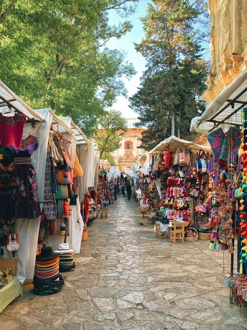 The Parade of Colors and Crafts