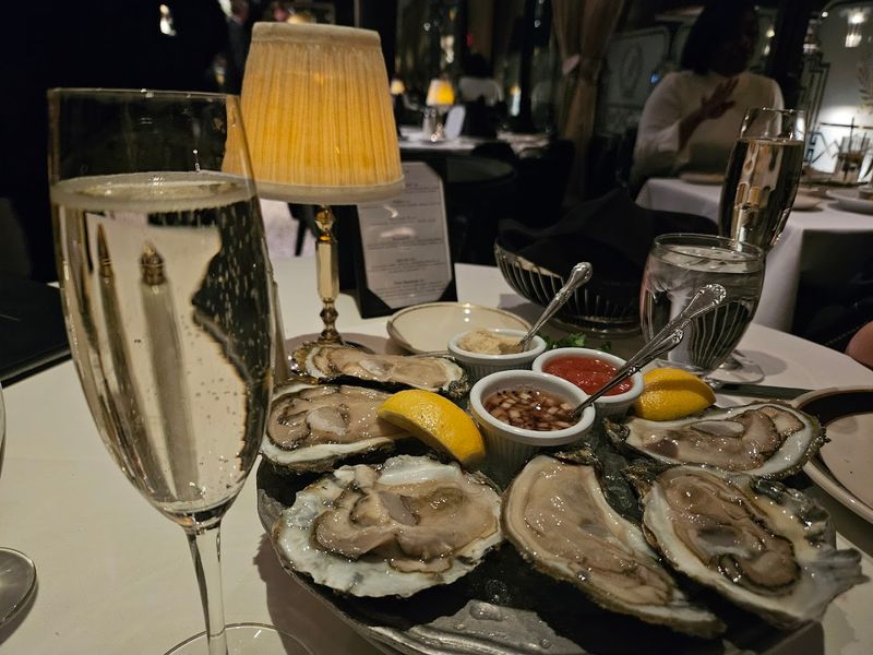 Tuxedoed Servers in a Timeless Setting