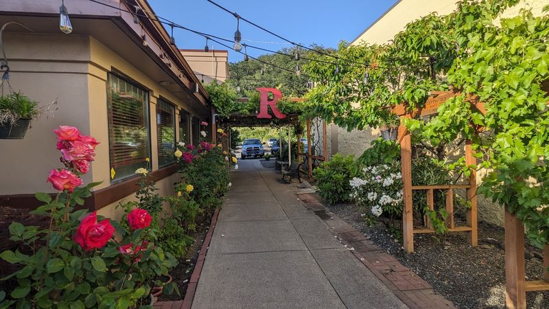 Raphael's Restaurant, Roseburg, Oregon