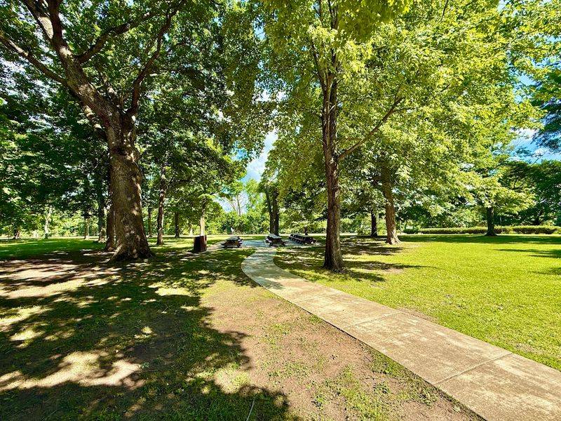 Wah-ba-shik-a Nature Center for Curious Minds