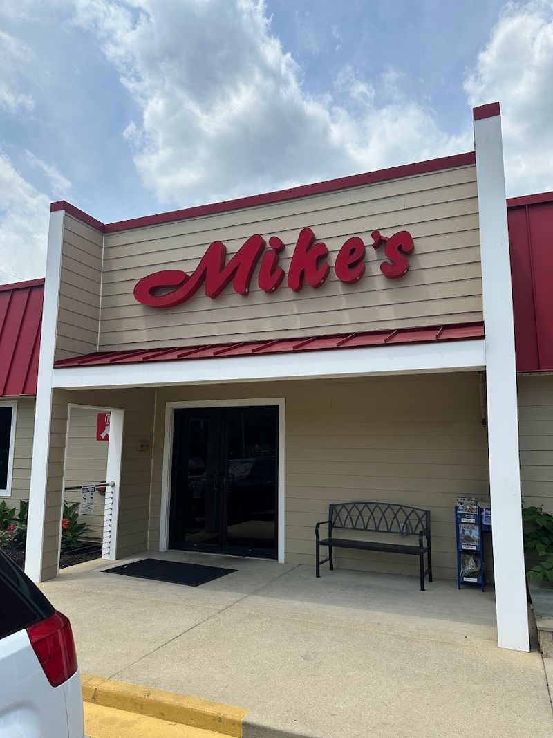 What Makes Mike's Crab House North Different From the Start