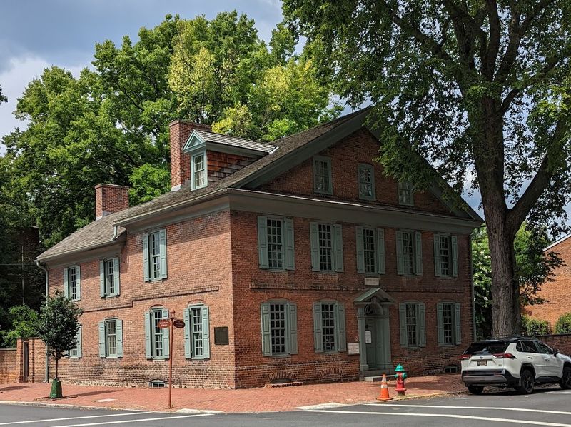 A Georgian Gem Built in the 1730s