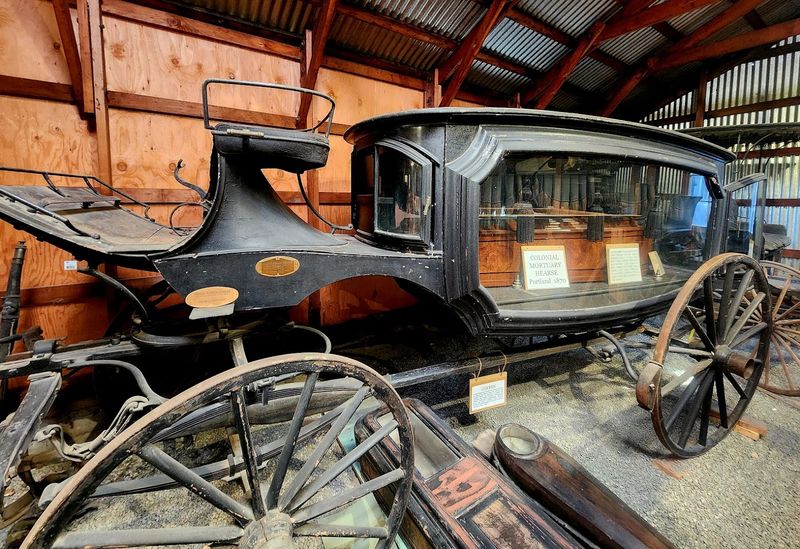 Carriages, Wagons, and the Vehicles That Moved a Nation