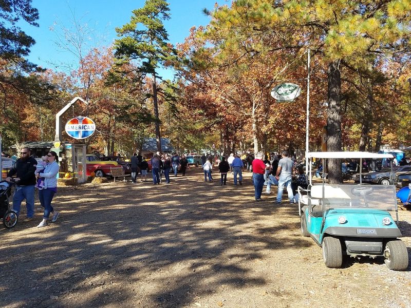 Food Trucks and Flavors That Fuel the Adventure