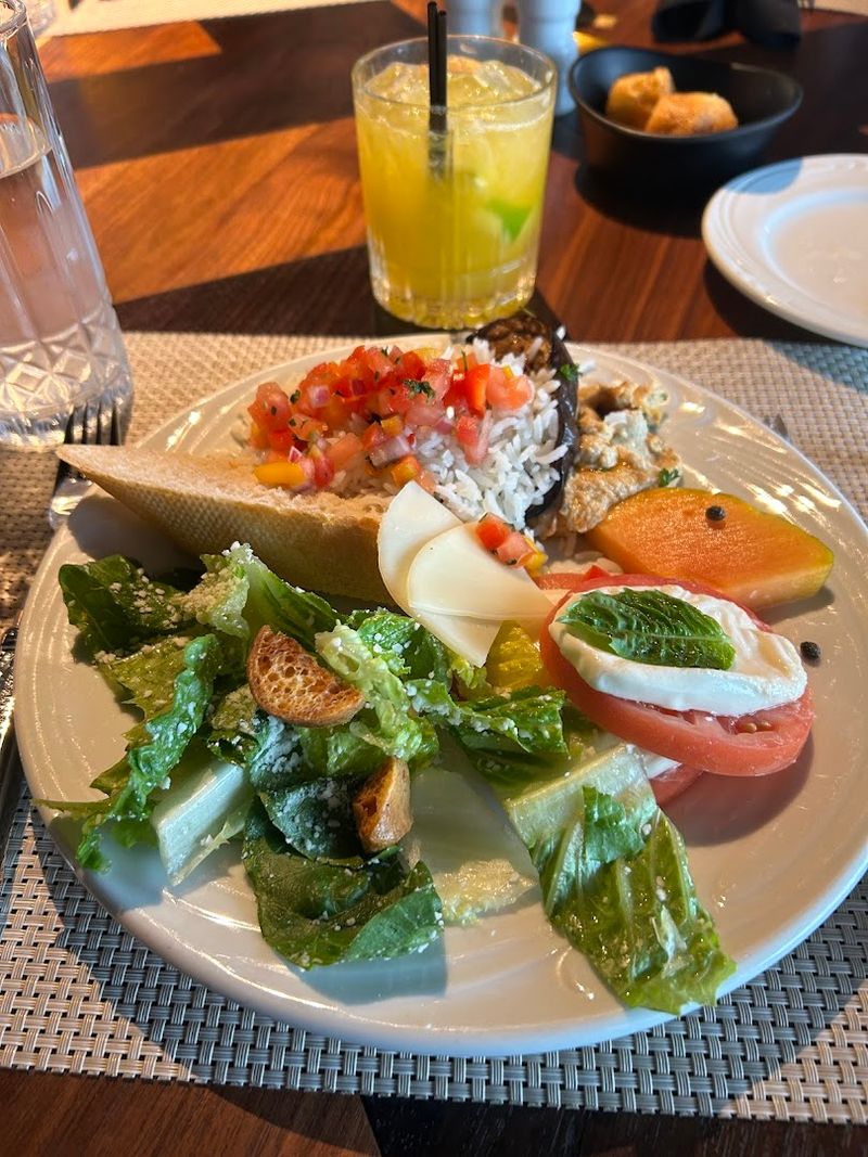 The Market Table: A Spread That Deserves Its Own Standing Ovation