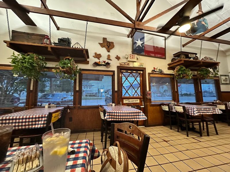 The Waterfront Setting That Makes Every Meal Better