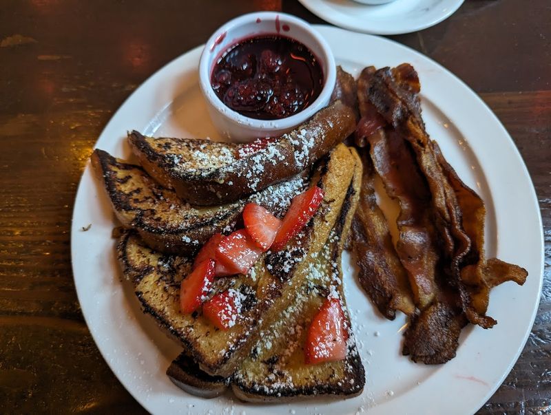 Crème Brûlée French Toast That Earns Its Reputation