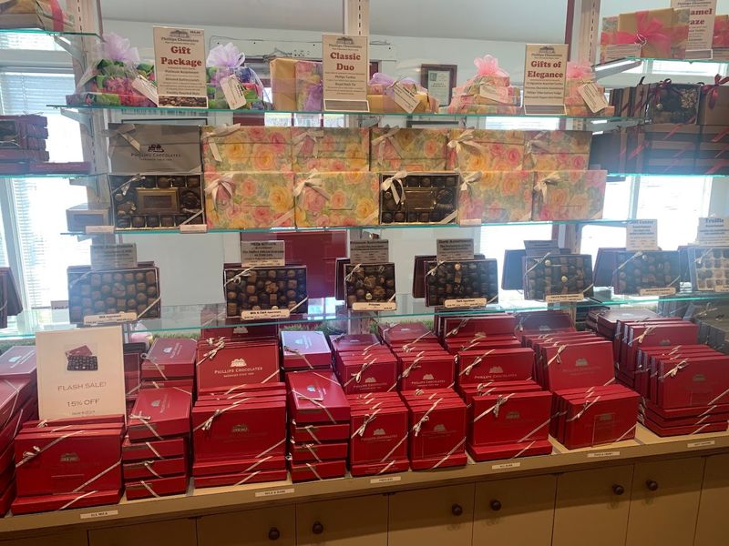 Perfect for Gifting: Why Locals Keep Coming Back for Boxes