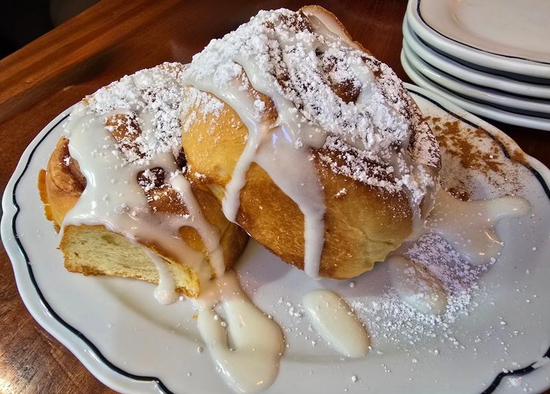 Cinnamon Rolls That Deserve Their Own Fan Club