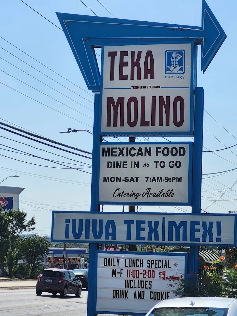 A Food Truck and Catering Side That Extends the Experience