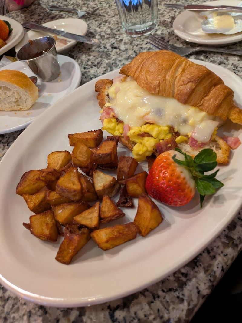 Brunch at La Baguette Is a Different Kind of Morning