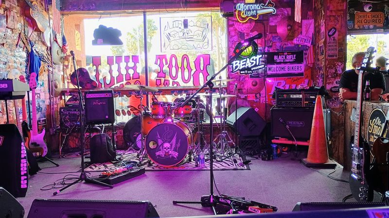 Live Music Keeps The Place Hopping