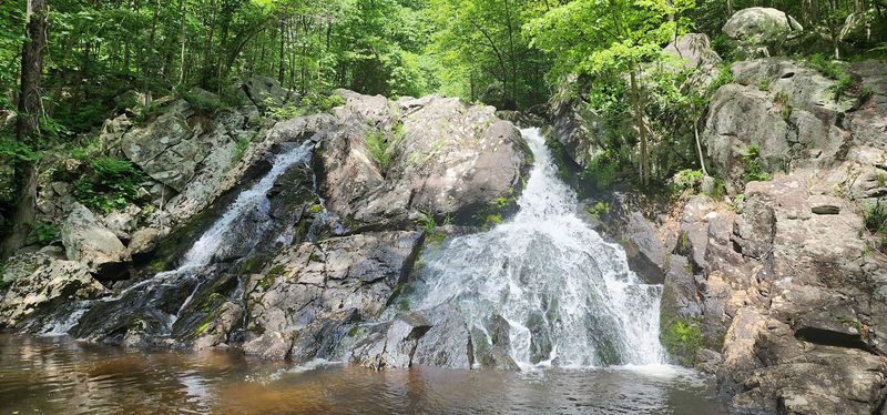 Chikahoki Falls and Its Hidden Swimming Hole