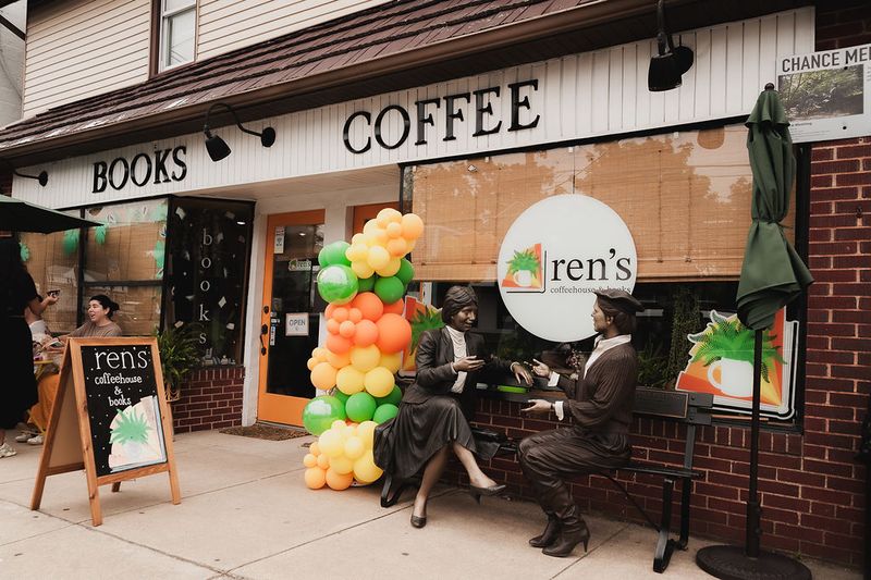 Ren's Coffeehouse & Books
