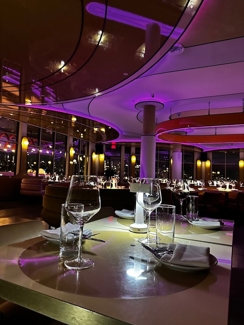 Live Music and DJ Vibes That Carry the Night