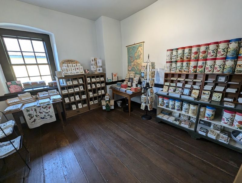 The Cookie Wall Offers The World's Thinnest Cookies