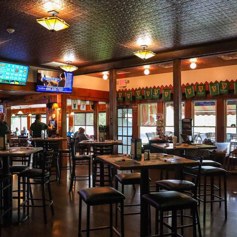 Live Music That Fills the Room With Energy