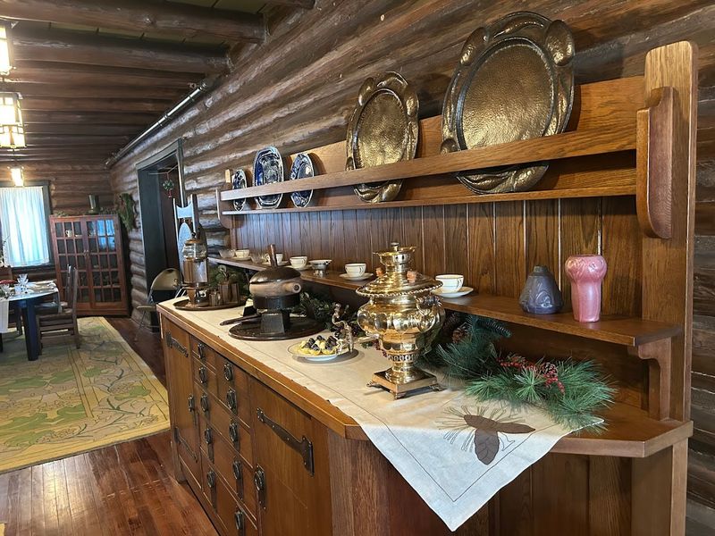 The Furniture: Mission Style That Changed American Homes Forever