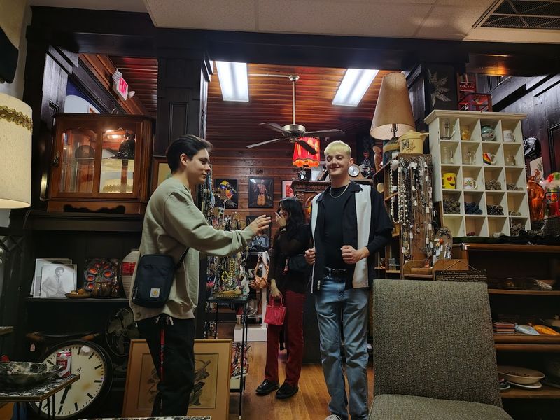Friday Night Live Music: When the Shop Transforms After Dark
