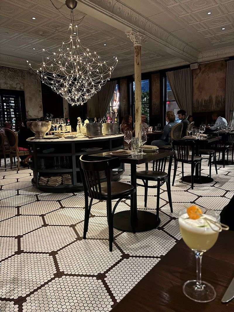 Low Lighting That Sets the Whole Mood