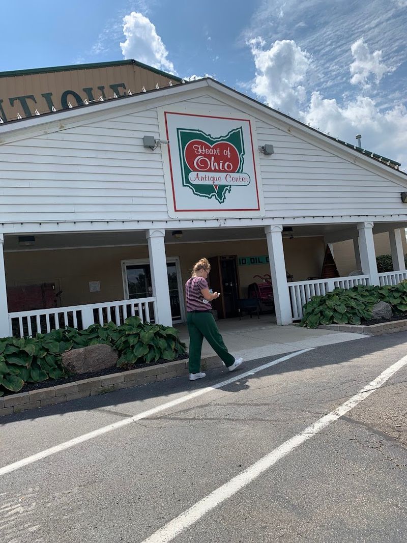 A Springfield Landmark That Beckons Treasure Hunters