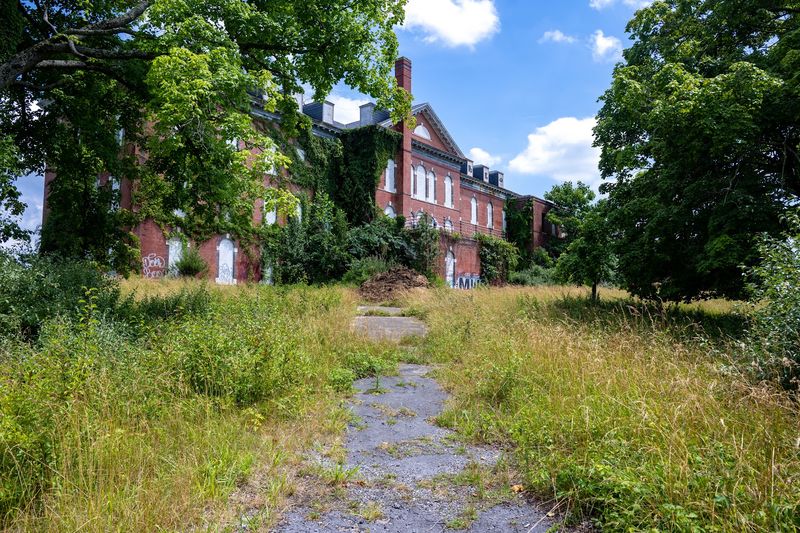 What Happens When a Hospital Closes and Nobody Cleans Up