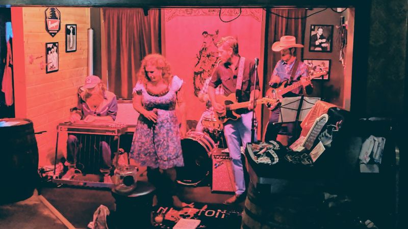 The Country and Folk Music Atmosphere